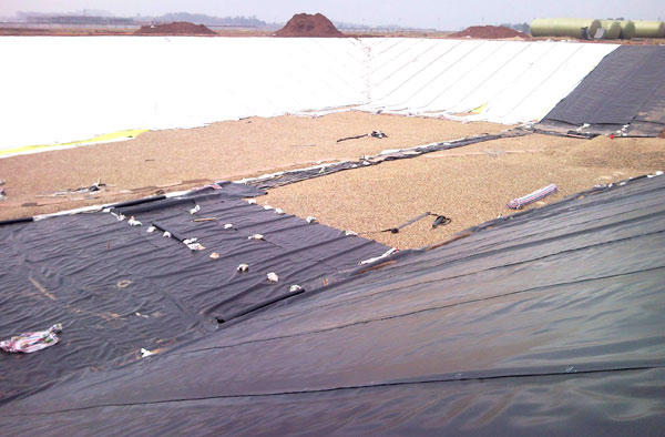 垃圾填埋場運用土工膜降解年限如何？