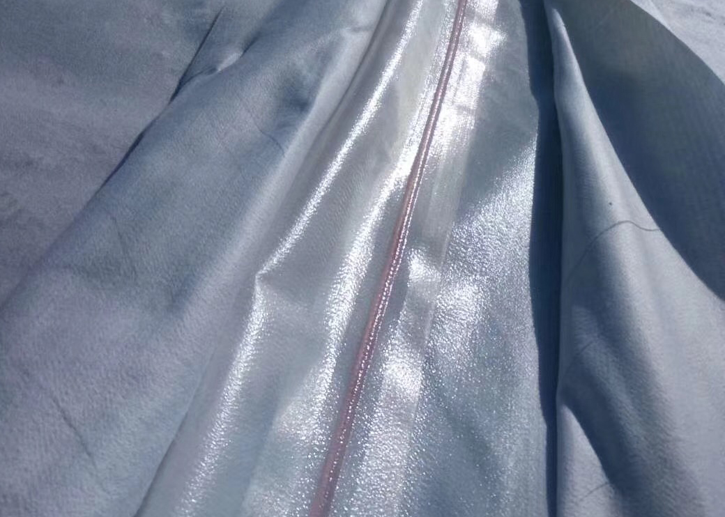 土工膜良好的延展性是否更有利于水庫(kù)工程施工？