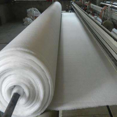 土工布應(yīng)該鋪設(shè)土路基排水夾層哪里比較合適？